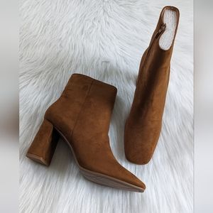 Beautiful NWB squared toe faux suede brown block heel boots. Size 10.